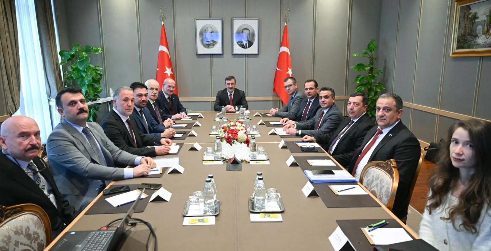 ATO heyeti Cumhurbaşkanı Yardımcısı Cevdet Yılmaz'ı ziyaret etti